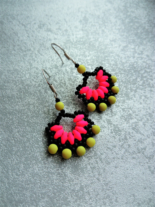 Náušnice UV Crescent Pink Mustard — foto 3
