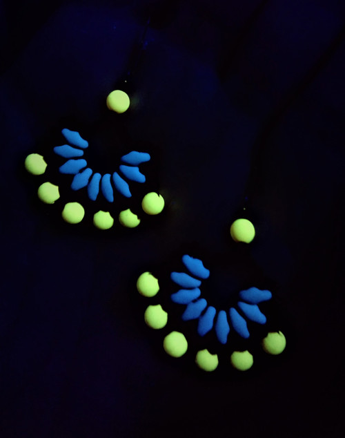 Náušnice UV Crescent Oil Blue Mustard — foto 5