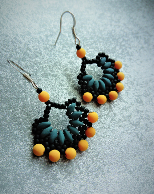 Náušnice UV Crescent Oil Blue Mustard — foto 2