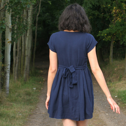 SLEVA - Šaty Zefiro navy, vel. M — foto 2