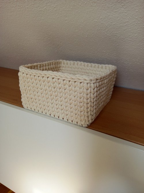 Háčkovaný košík čtverec ecru — foto 3