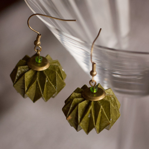 Zeleno-zlaté origami náušnice — foto 4