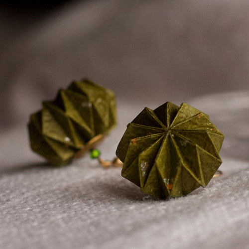 Zeleno-zlaté origami náušnice — foto 3