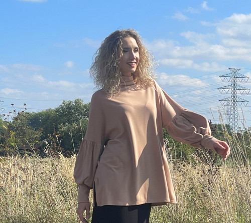Karamelová oversize mikina — foto 2