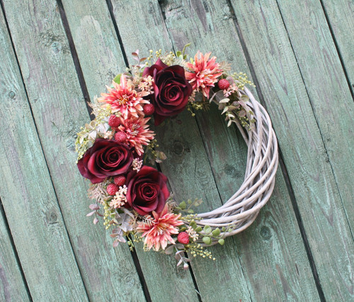 Věneček s růžemi a astrami — foto 3