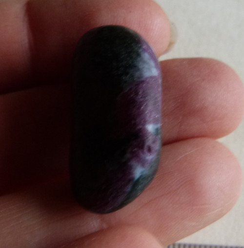 Rubín v zoisitu - 2,8 cm — foto 2