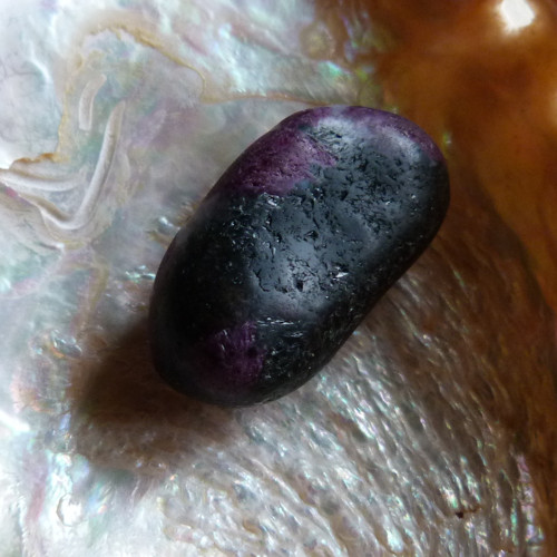 Rubín v zoisitu - 2,8 cm — foto 5