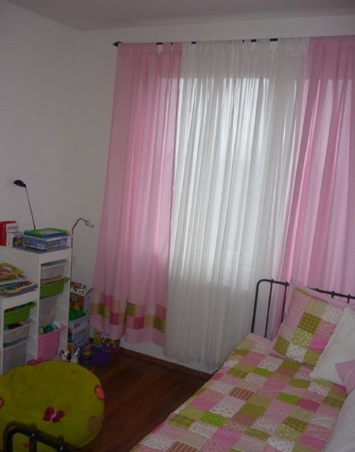 Růžové patchwork závěsy — foto 3