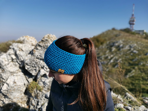 Tyrkysová háčkovaná merino čelenka — foto 4