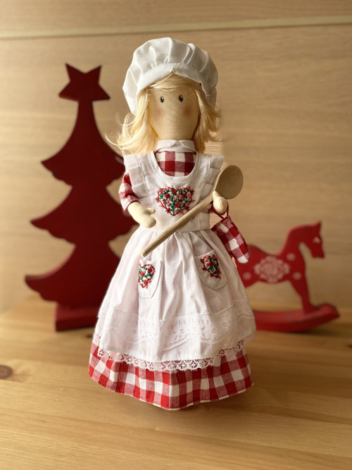 Kuchařinka ve vyšívané zástěrce — foto 3