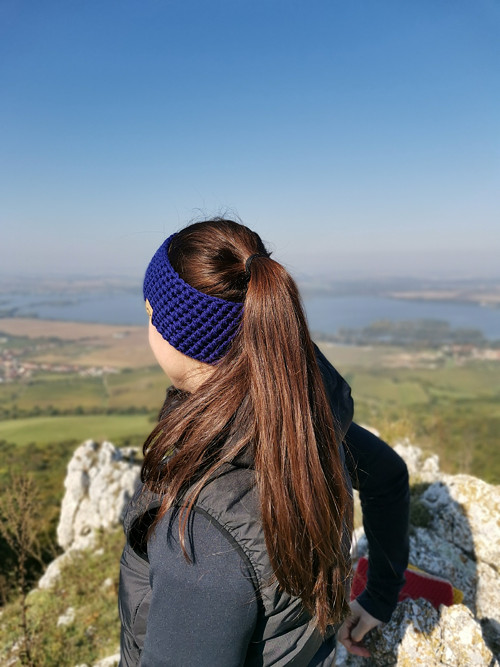 Modrá háčkovaná merino čelenka — foto 4
