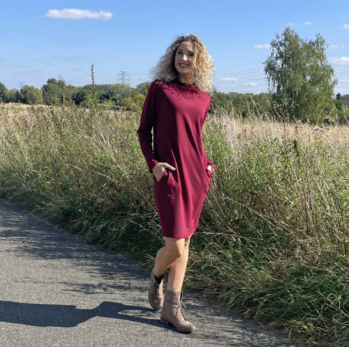 Bordó šaty se stojáčkem — foto 4