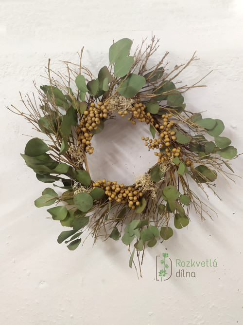 Buxus s eukalyptem – závěsný věnec — foto 2