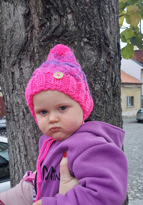 Pletená zimní čepička pro holčičky — foto 2