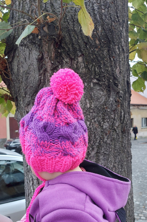Pletená zimní čepička pro holčičky — foto 3