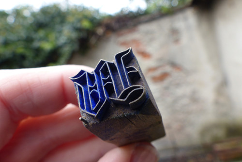 Monogram ...dřevěné razítko na textil, modrotisk — foto 2