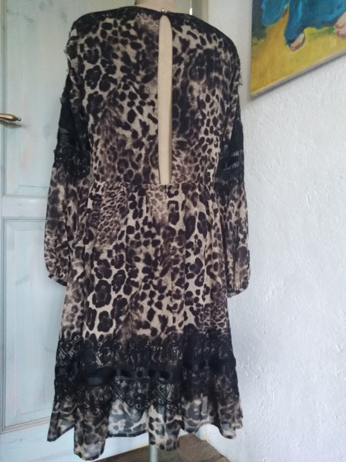 Kouzelné šaty velikost 46 — foto 2