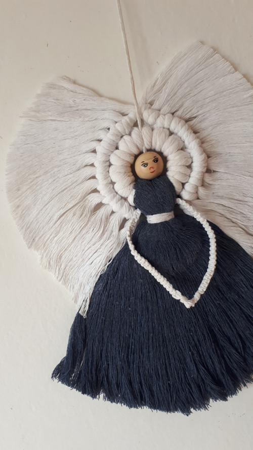 Macramé anděl v tmavě modrém rouchu — foto 5
