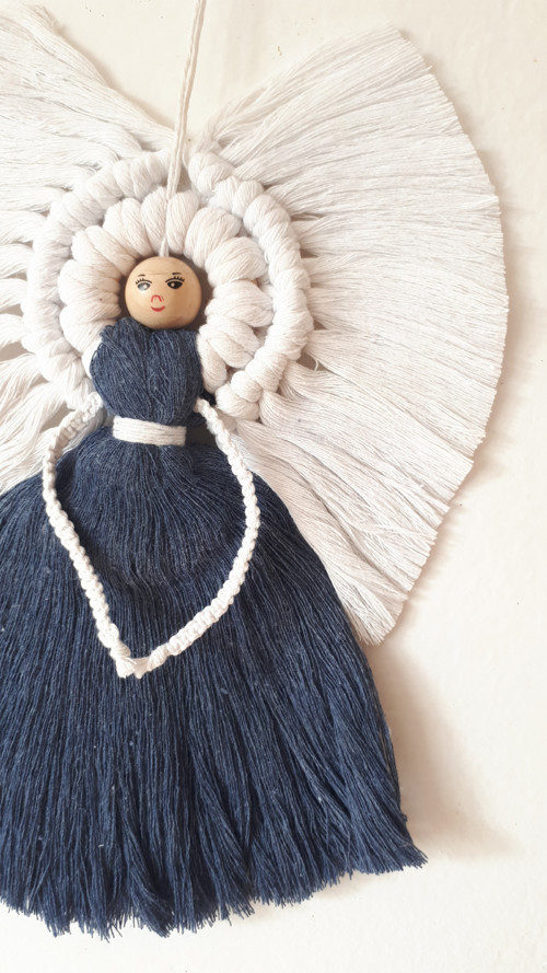 Macramé anděl v tmavě modrém rouchu — foto 4