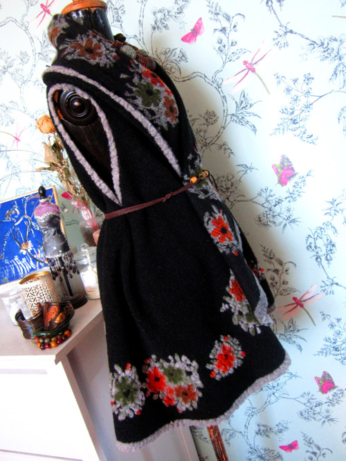 Kardigan wrap vlněný vyšívaný — foto 3