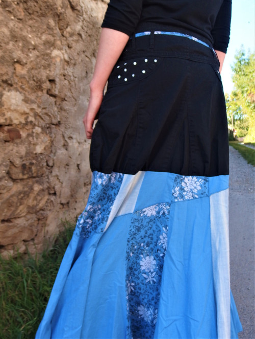 Dlouhá modro-černá sukně — foto 3
