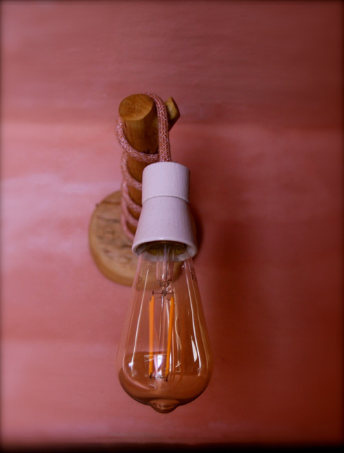 Designová lampa ze dřeva — foto 2