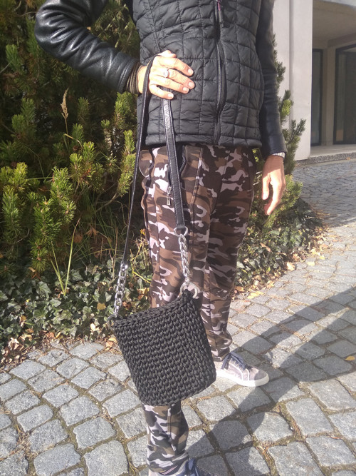 Malá kabelka háčkovaná "nera " — foto 3