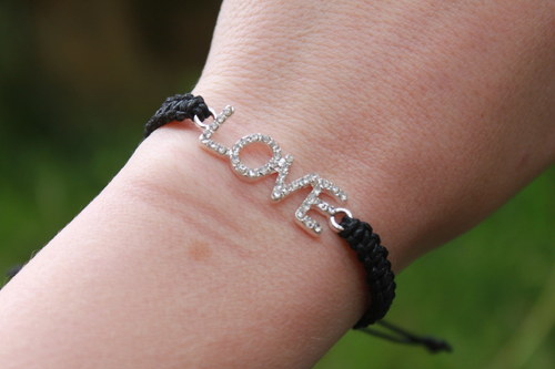LOVE.. Náramek makramé/shamballa — foto 3