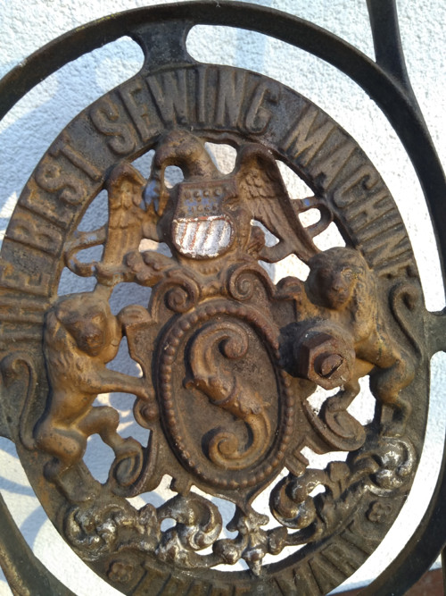 Litinový podstavec k šicímu stroji — foto 3
