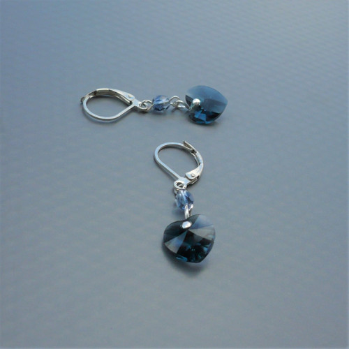 Temné Swarovski srdce - náušnice — foto 3