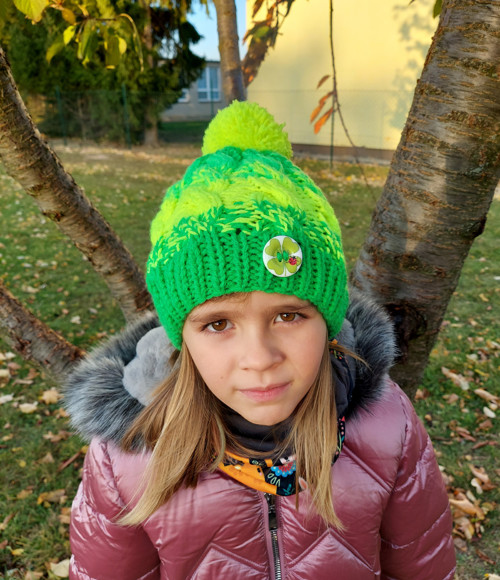 Pletená neonová čepička — foto 4