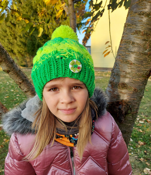 Pletená neonová čepička — foto 3