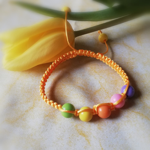 Náramek macramé-lentilky — foto 4