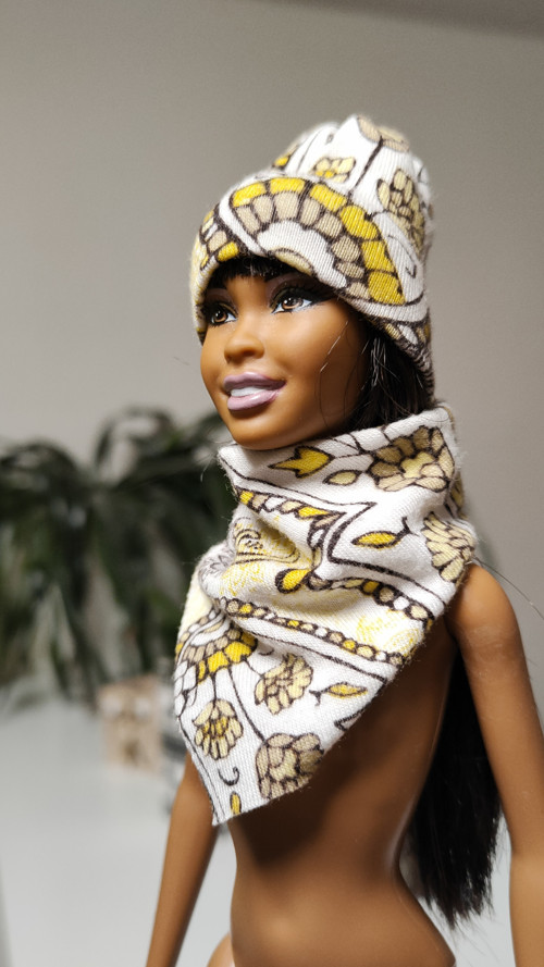 Čepička s nákrčníkem pro Barbie — foto 2