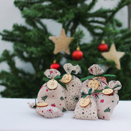 Pytlíky a čísla na adventní kalendář, se stromečky — foto 2