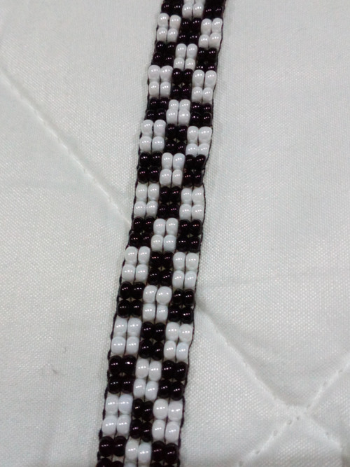 Bílo černý náramek — foto 2