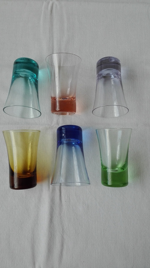 Šest barevných skleniček — foto 3