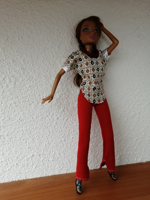 Dlouhé triko a legíny — foto 3