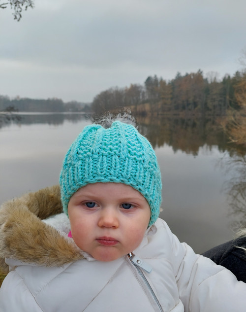 Pletená mint čepička třpytivá — foto 6