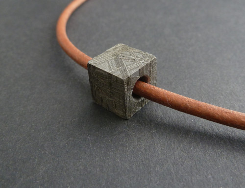 Meteorit - Muonionalusta krychle — foto 3