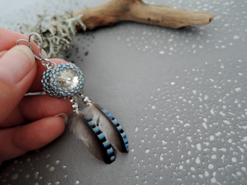 Náušnice "Jay" Champagne Swarovski Sojčí peří — foto 5