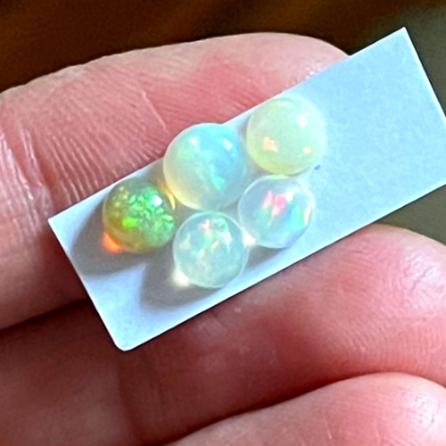 Etiopský opál kabošon ovál / 5x3mm (č.2) — foto 4