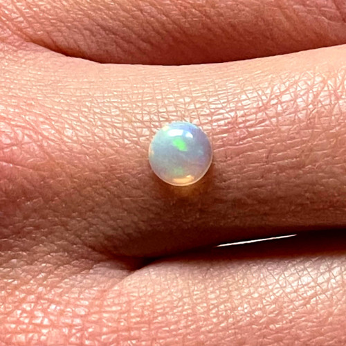 Etiopský opál kabošon ovál / 5x3mm (č.2) — foto 2