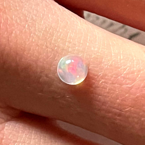 Etiopský opál kabošon ovál / 4x2mm (č.5) — foto 2