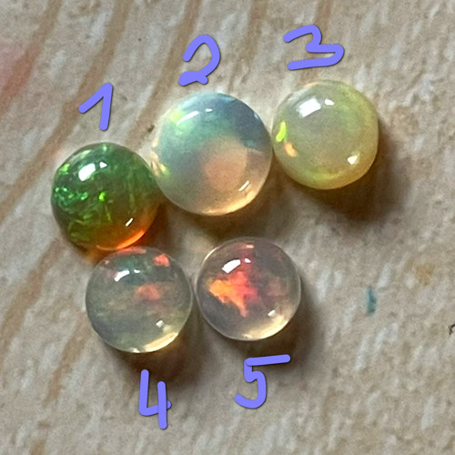 Etiopský opál kabošon ovál / 4x2mm (č.5) — foto 3