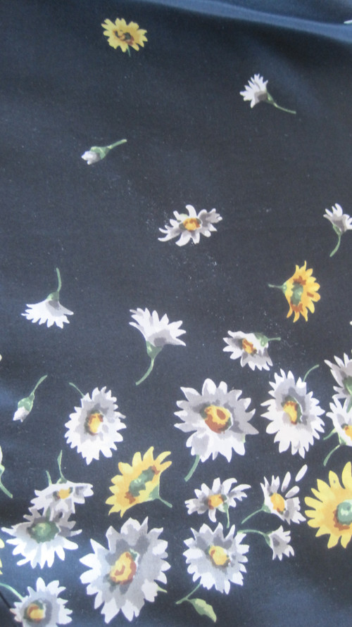 Kopretiková hedvábná šála 157x33cm — foto 2
