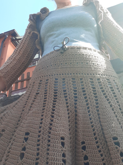 Háčkovaná sukně hnědá — foto 2