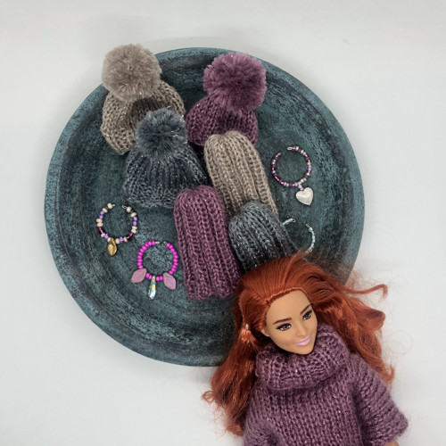 Čepice pro Barbie s bambulí šedá — foto 3