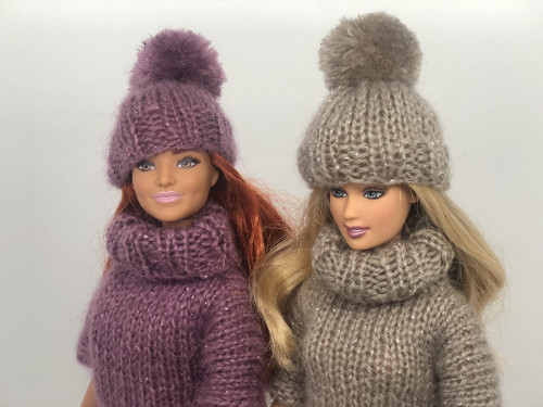 Čepice pro Barbie s bambulí béžová — foto 6