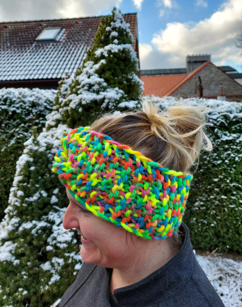 Pletená neonová čelenka — foto 3